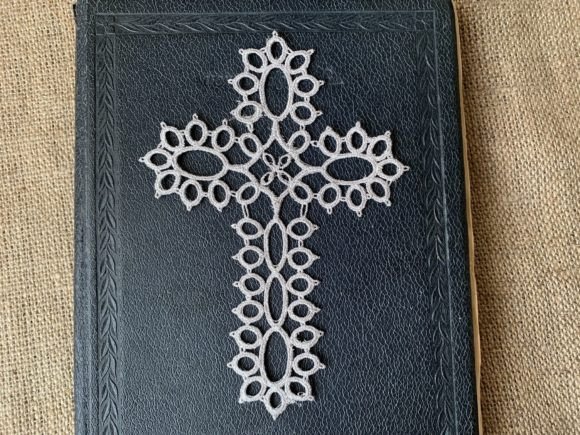 Review: FSL Tatting Cross Bookmark Design